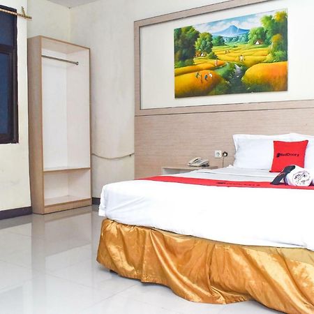 Reddoorz Plus Near Sultan Hasanuddin Airport Hotel Makassar Kültér fotó