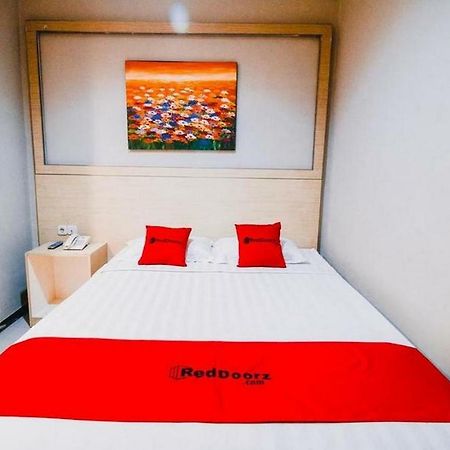 Reddoorz Plus Near Sultan Hasanuddin Airport Hotel Makassar Kültér fotó