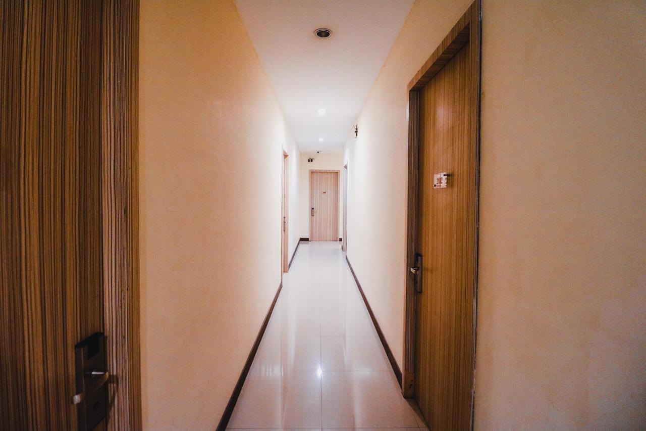 Reddoorz Plus Near Sultan Hasanuddin Airport Hotel Makassar Kültér fotó