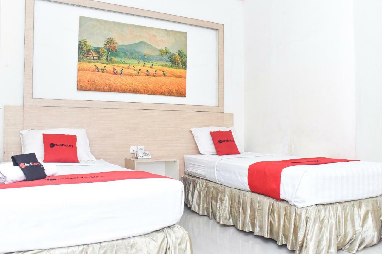 Reddoorz Plus Near Sultan Hasanuddin Airport Hotel Makassar Kültér fotó