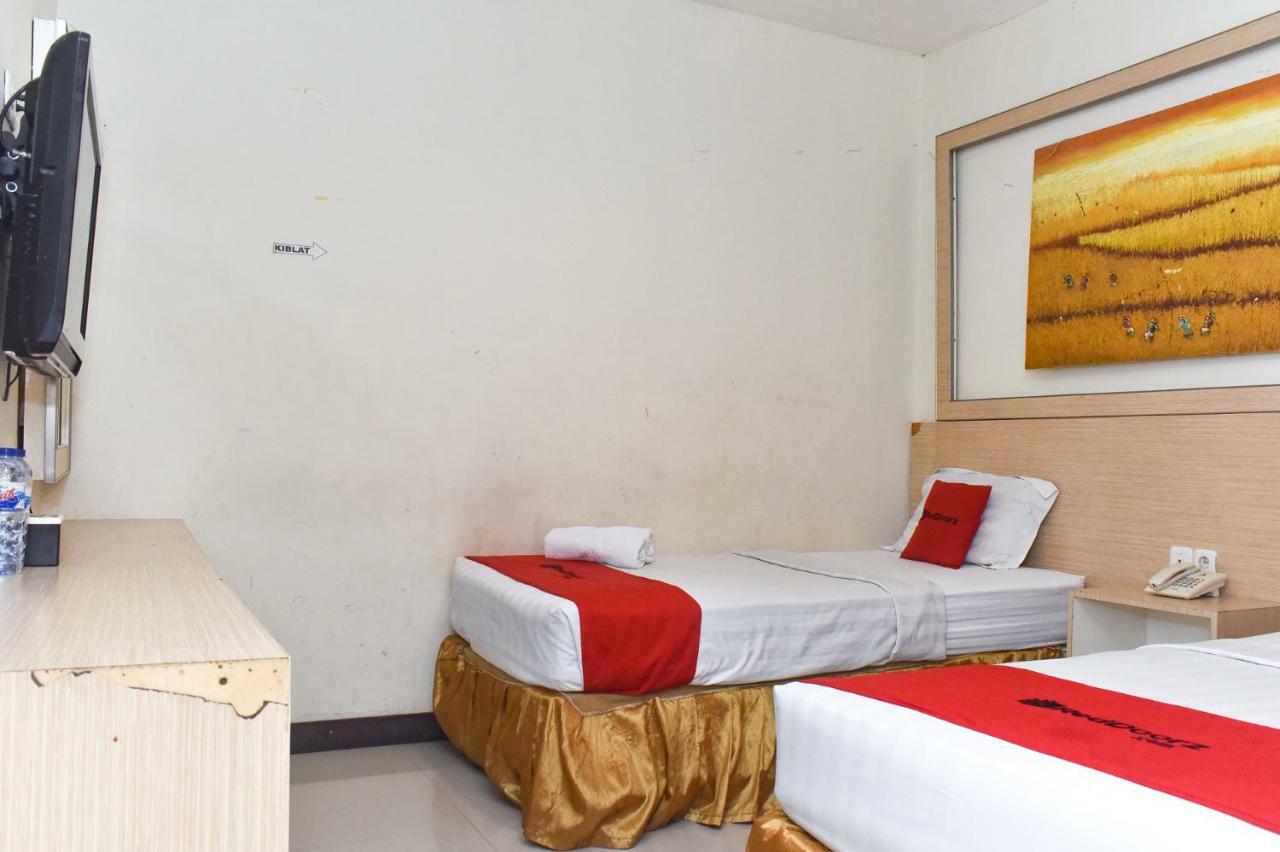 Reddoorz Plus Near Sultan Hasanuddin Airport Hotel Makassar Kültér fotó