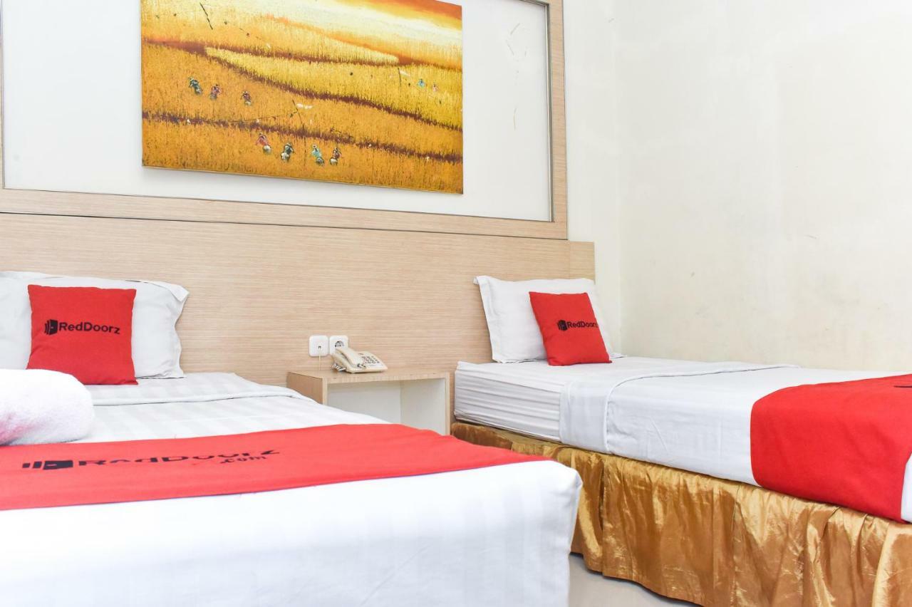 Reddoorz Plus Near Sultan Hasanuddin Airport Hotel Makassar Kültér fotó