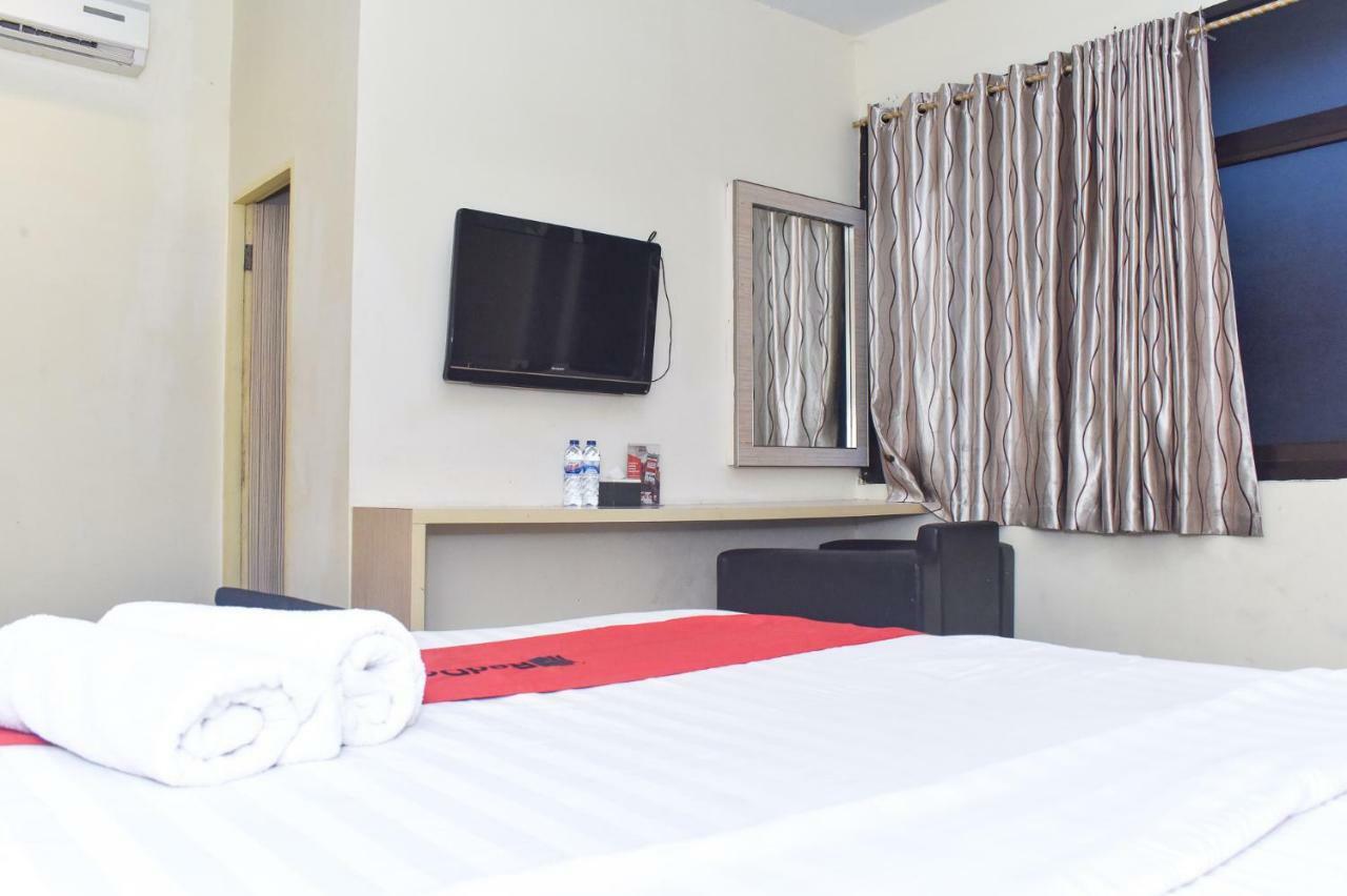 Reddoorz Plus Near Sultan Hasanuddin Airport Hotel Makassar Kültér fotó