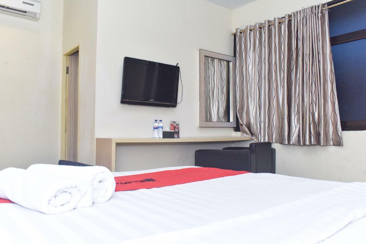 Reddoorz Plus Near Sultan Hasanuddin Airport Makassar Kültér fotó