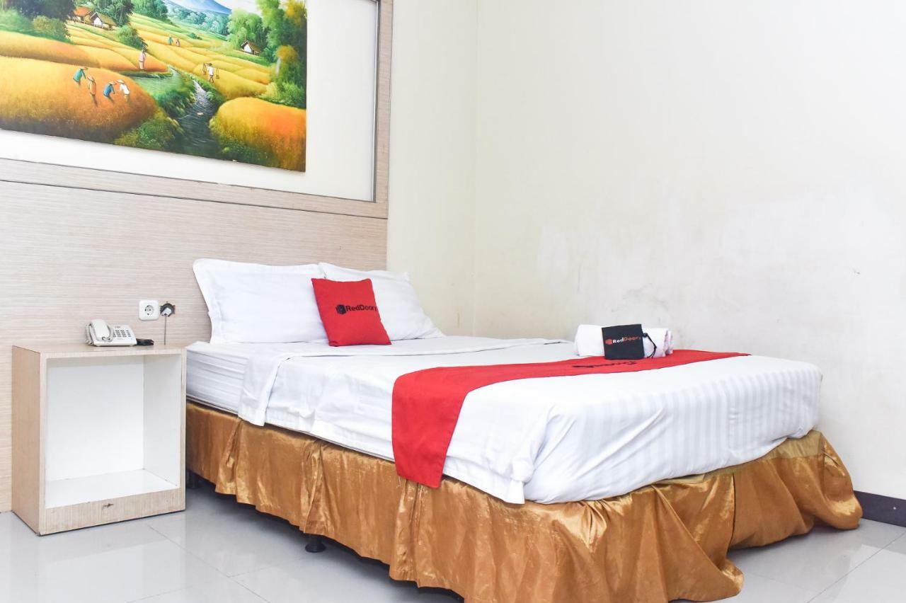 Reddoorz Plus Near Sultan Hasanuddin Airport Hotel Makassar Kültér fotó