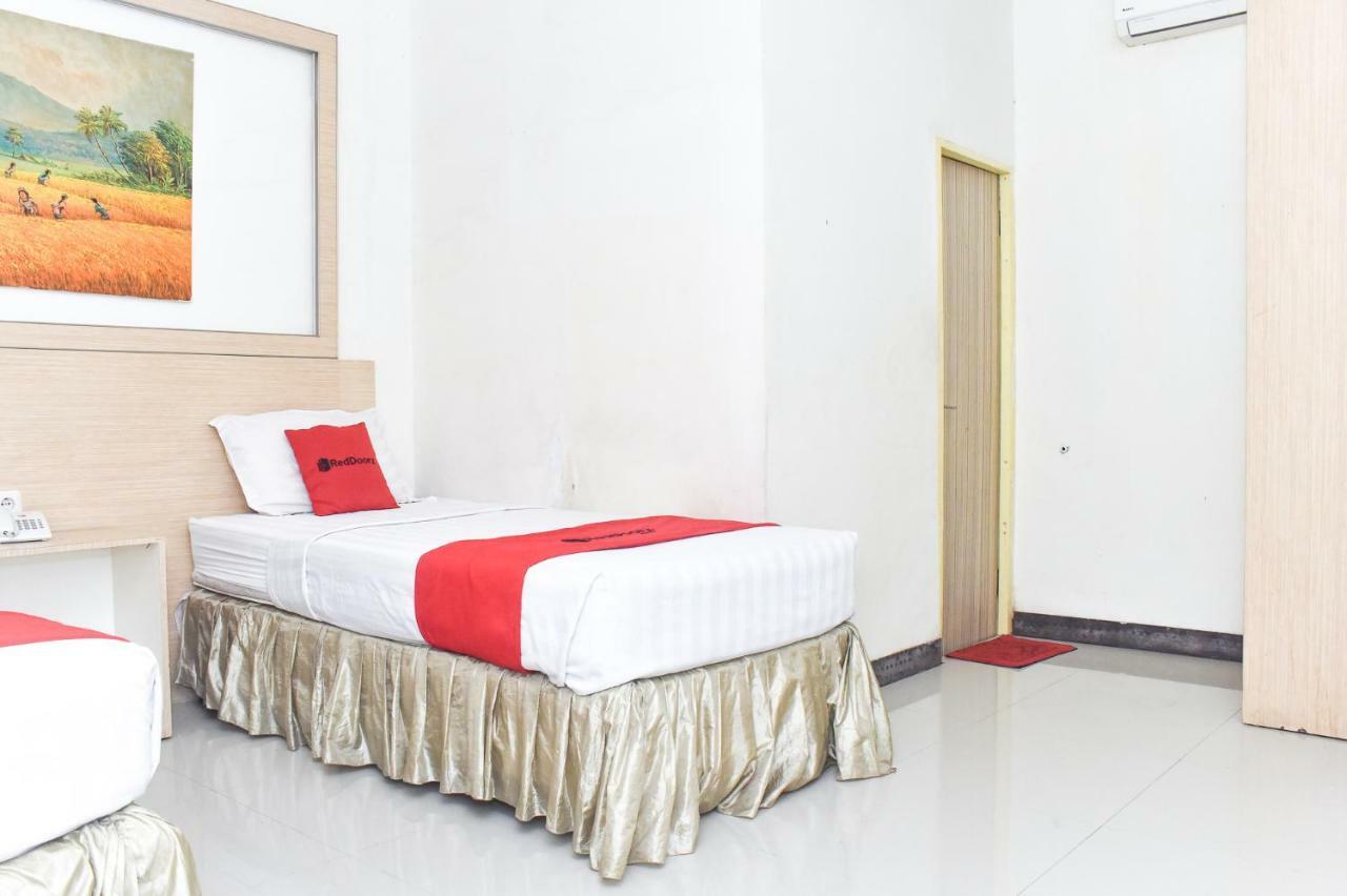 Reddoorz Plus Near Sultan Hasanuddin Airport Hotel Makassar Kültér fotó