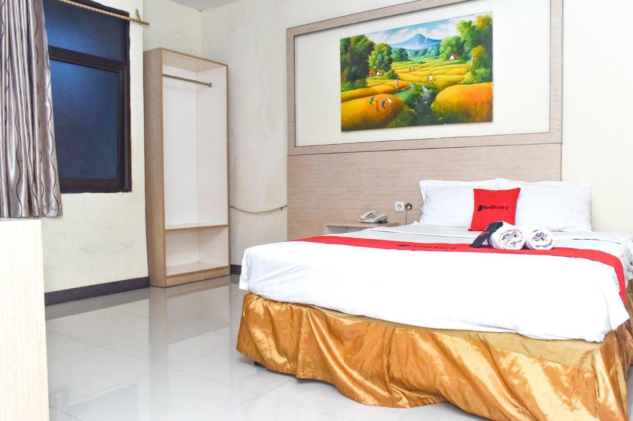 Reddoorz Plus Near Sultan Hasanuddin Airport Hotel Makassar Kültér fotó