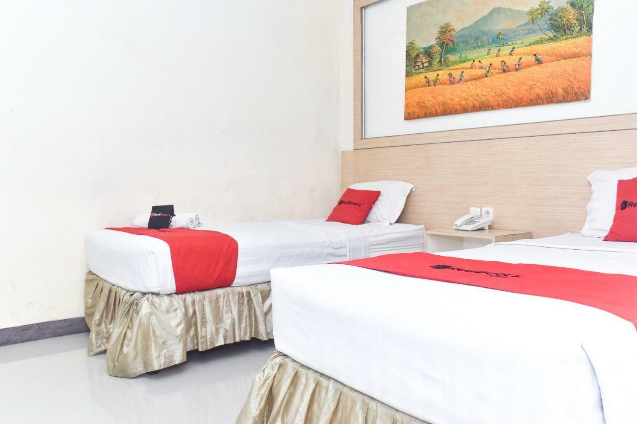 Reddoorz Plus Near Sultan Hasanuddin Airport Hotel Makassar Kültér fotó