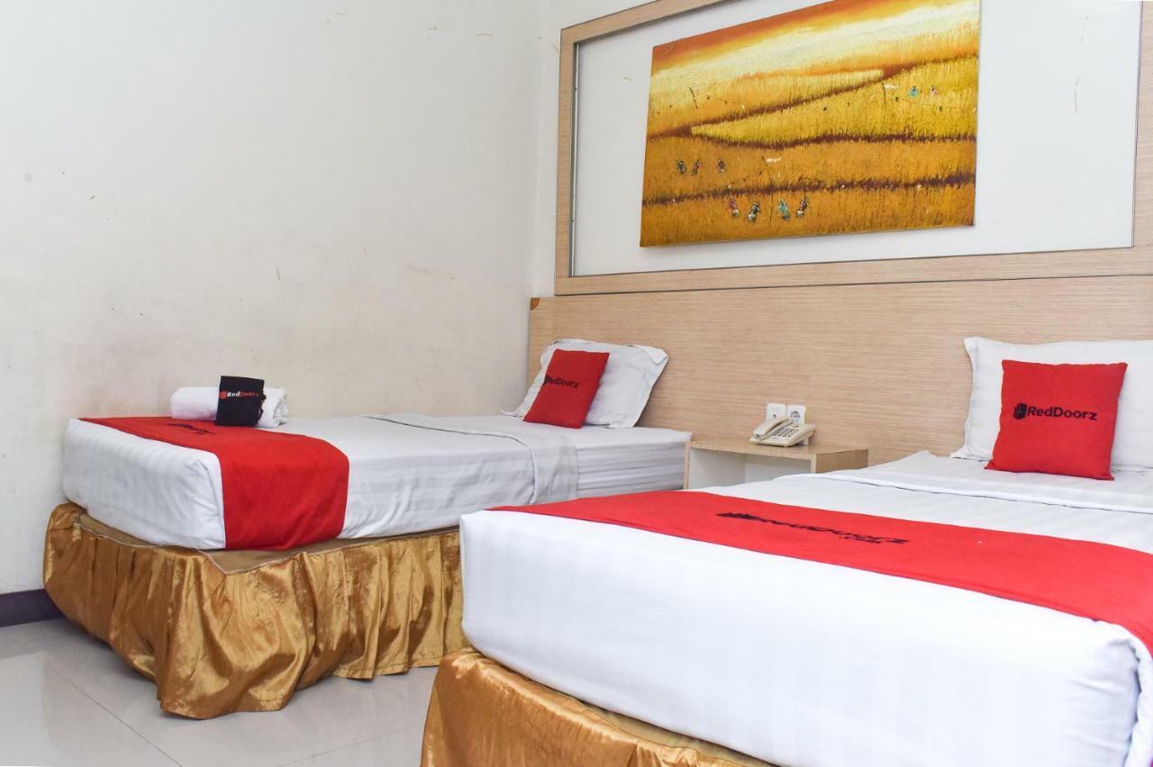 Reddoorz Plus Near Sultan Hasanuddin Airport Hotel Makassar Kültér fotó