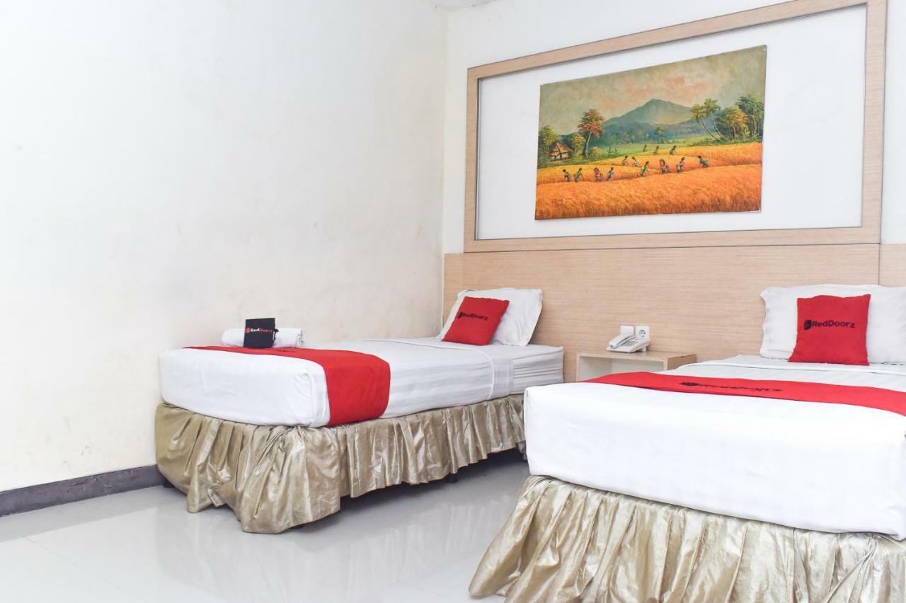 Reddoorz Plus Near Sultan Hasanuddin Airport Hotel Makassar Kültér fotó