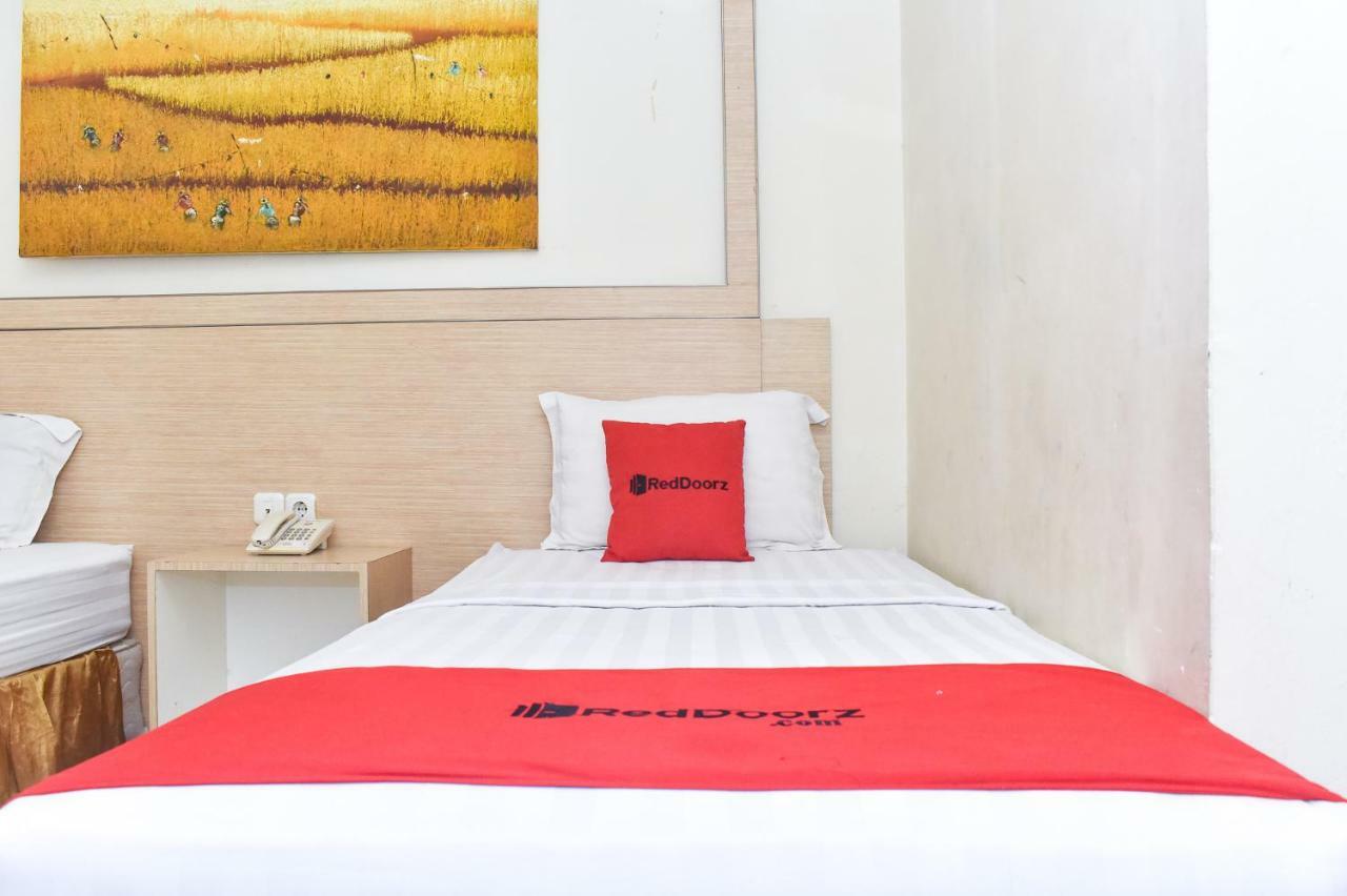 Reddoorz Plus Near Sultan Hasanuddin Airport Hotel Makassar Kültér fotó