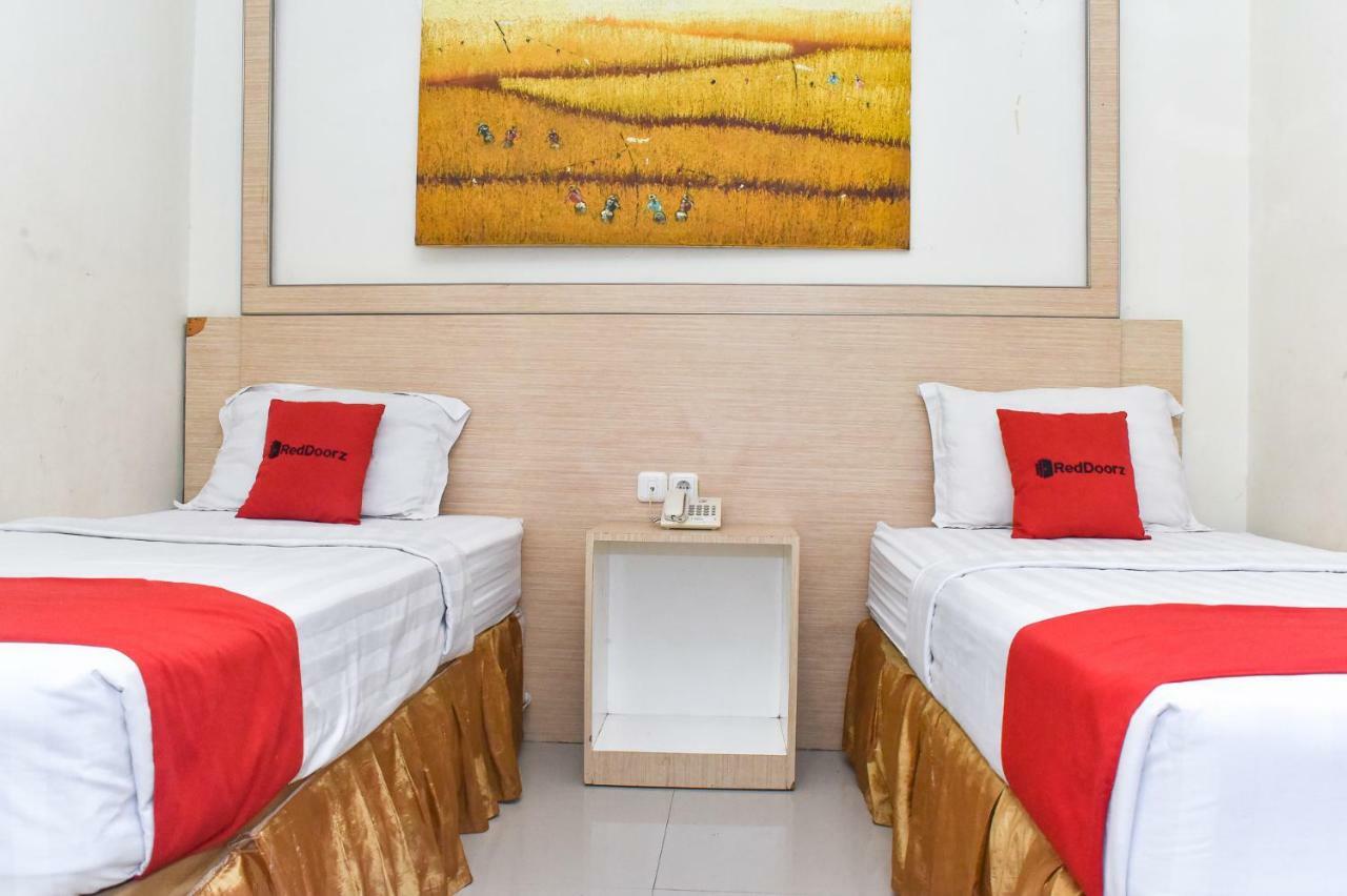 Reddoorz Plus Near Sultan Hasanuddin Airport Hotel Makassar Kültér fotó