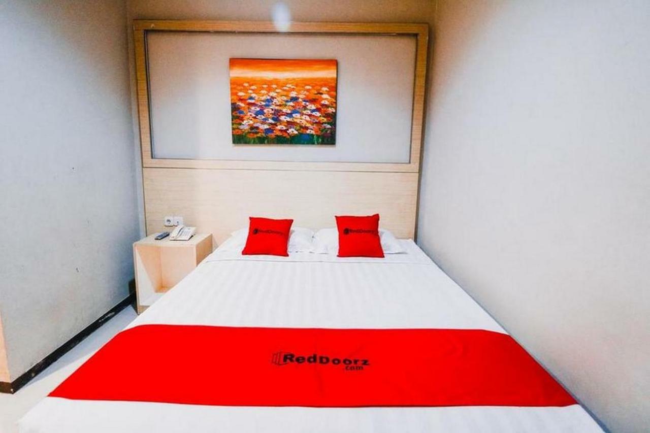 Reddoorz Plus Near Sultan Hasanuddin Airport Hotel Makassar Kültér fotó