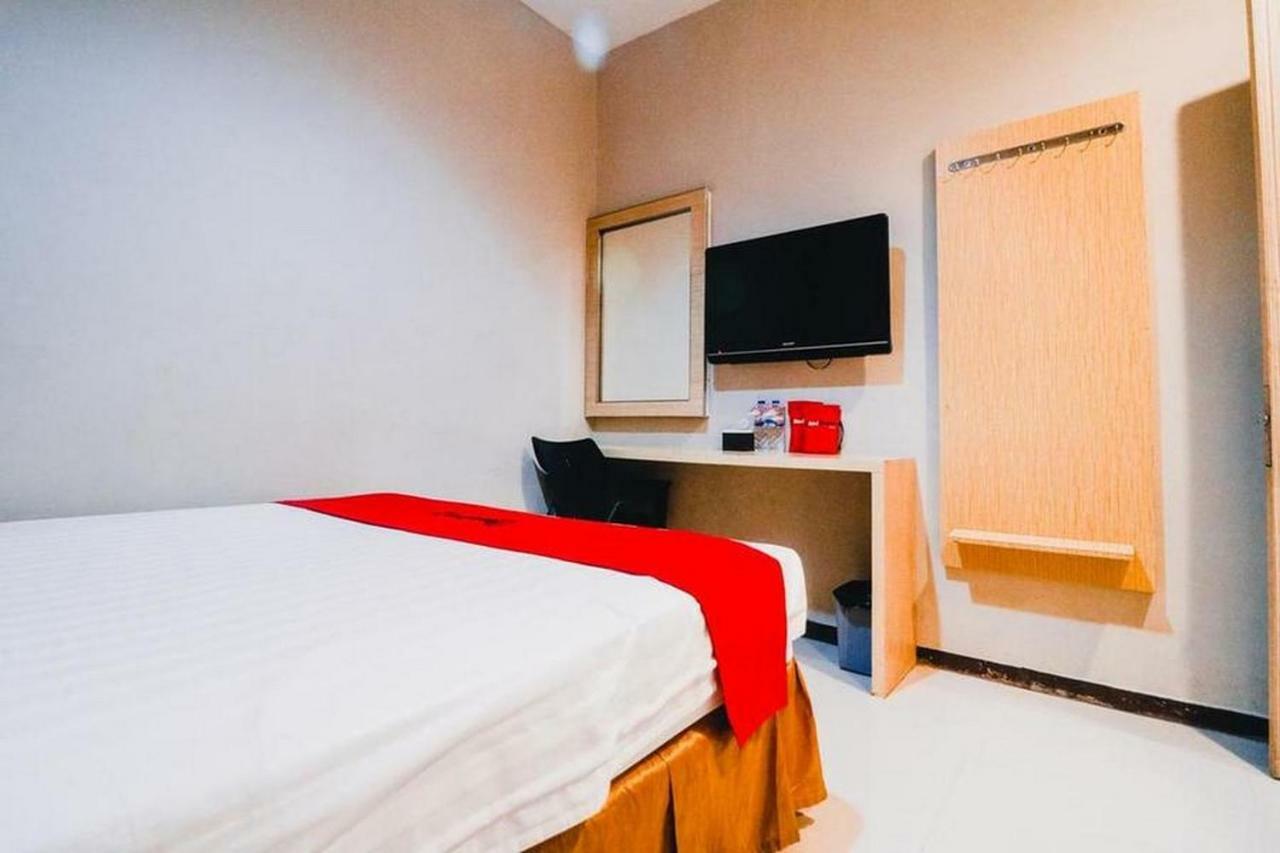 Reddoorz Plus Near Sultan Hasanuddin Airport Hotel Makassar Kültér fotó