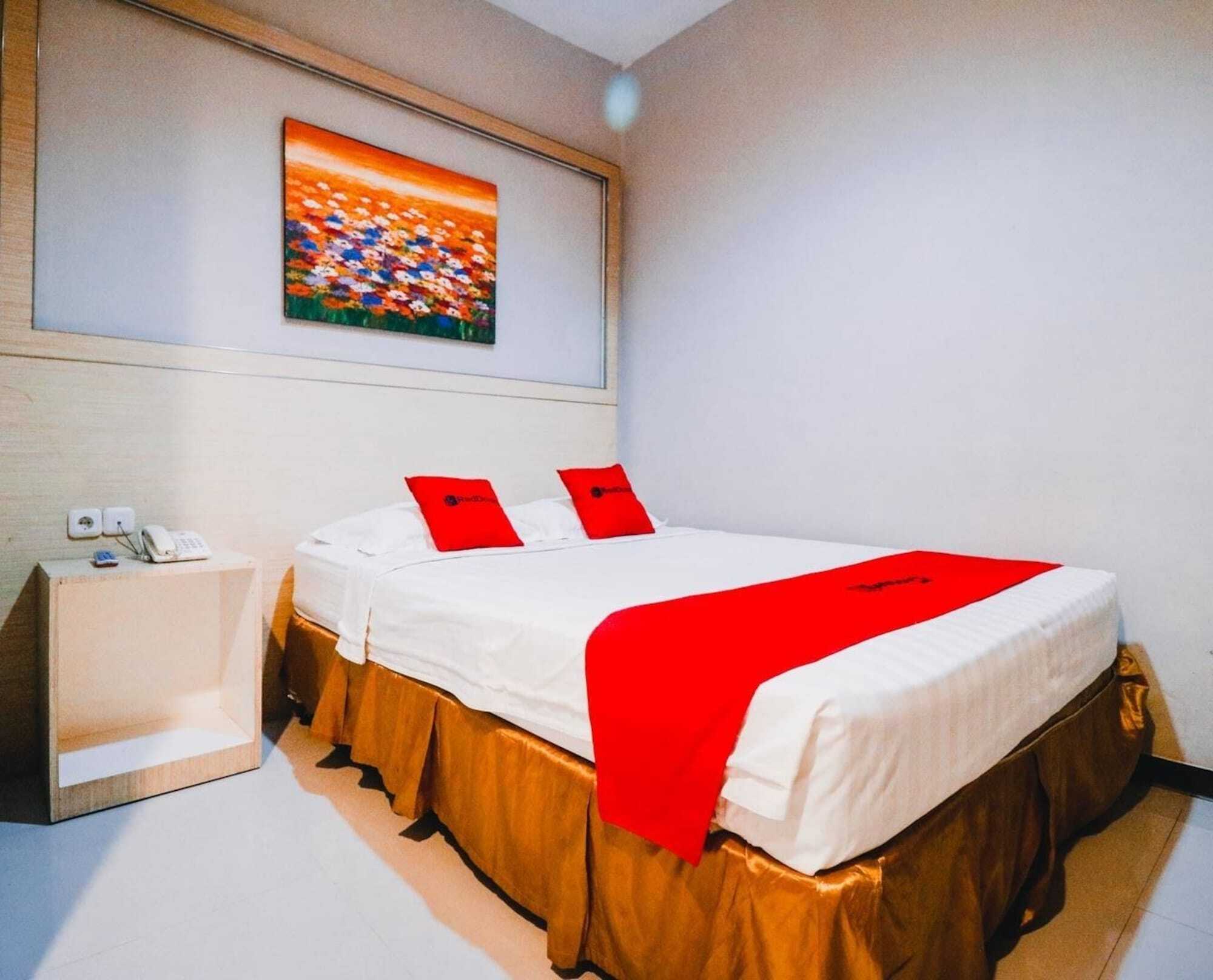 Reddoorz Plus Near Sultan Hasanuddin Airport Hotel Makassar Kültér fotó